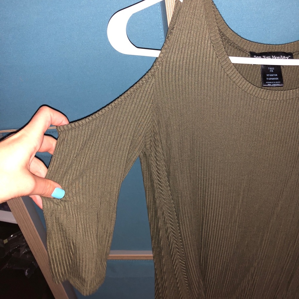 ARMY GREEN COLD SHOULDER TOP!!